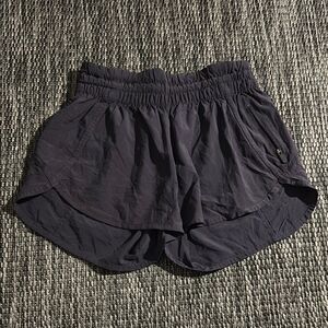 Lululemon Tracker Short V (4")